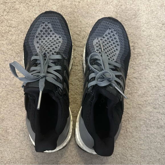 Adidas Ultraboost - Picture 2 of 8